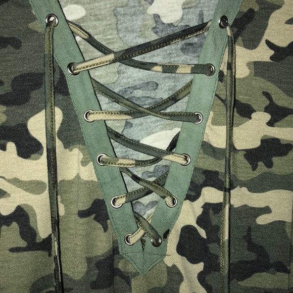 Camo deep V - Picture 2 of 3